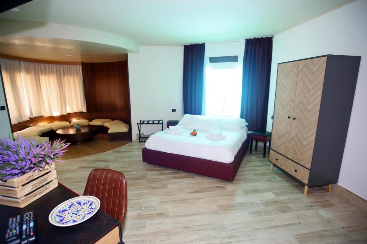 Paradise Suite Латина Екстер'єр фото